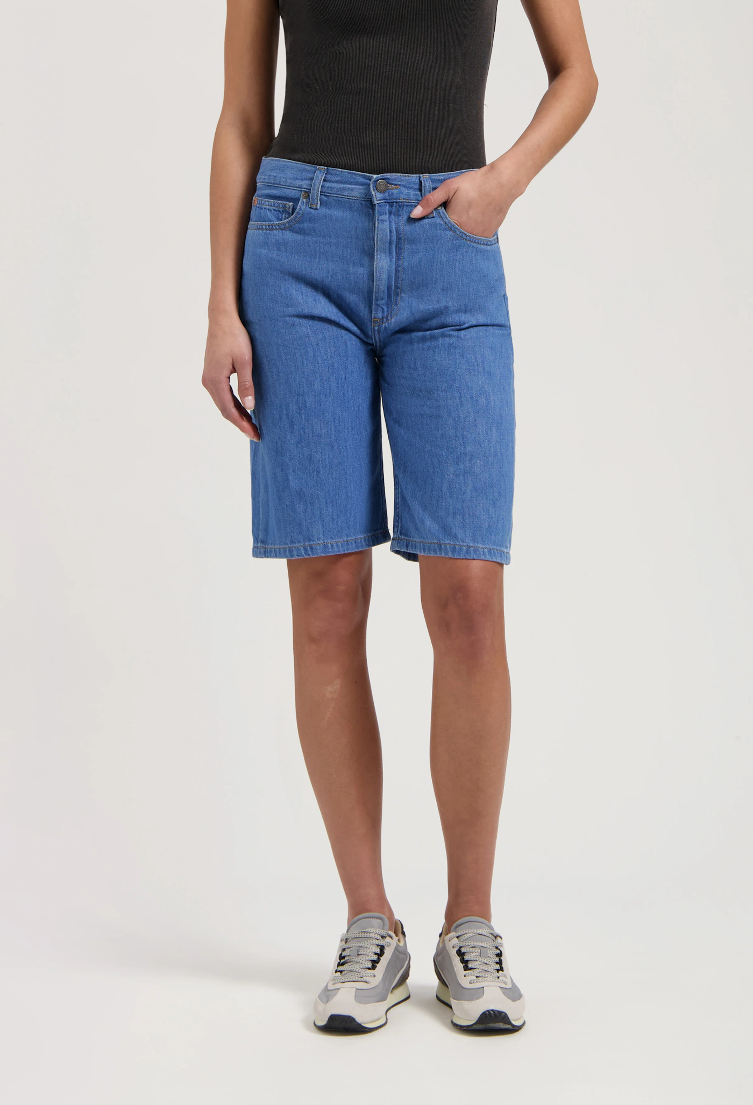 Suzy Mid Short - Medium Stone - Image 4